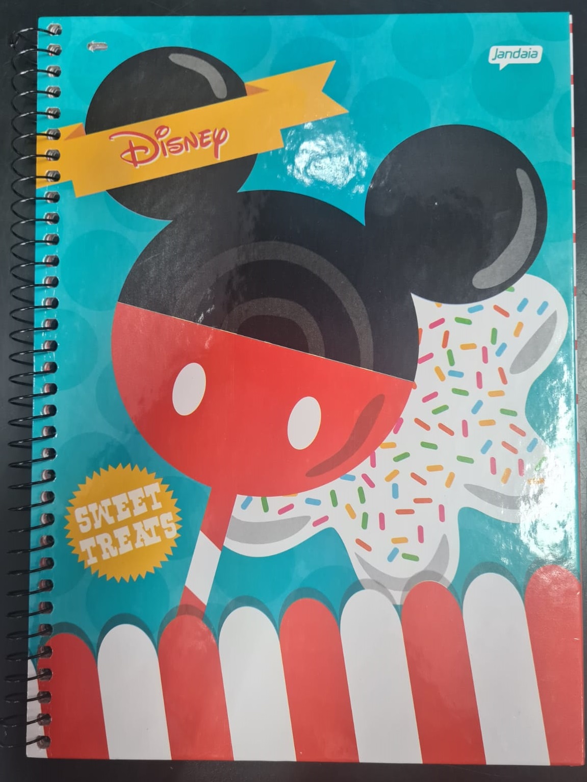caderno-1-1-disney-mickey-e-minnie-jandaia-papelaria-inova